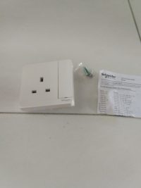AvatarOn  3 Pin Switched Electric Wall Socket